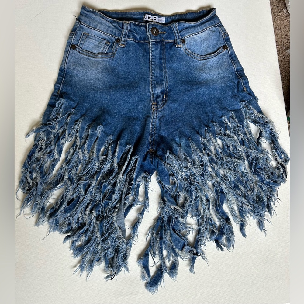 𝐉𝐂&𝐉𝐐 • Frindged Shorts